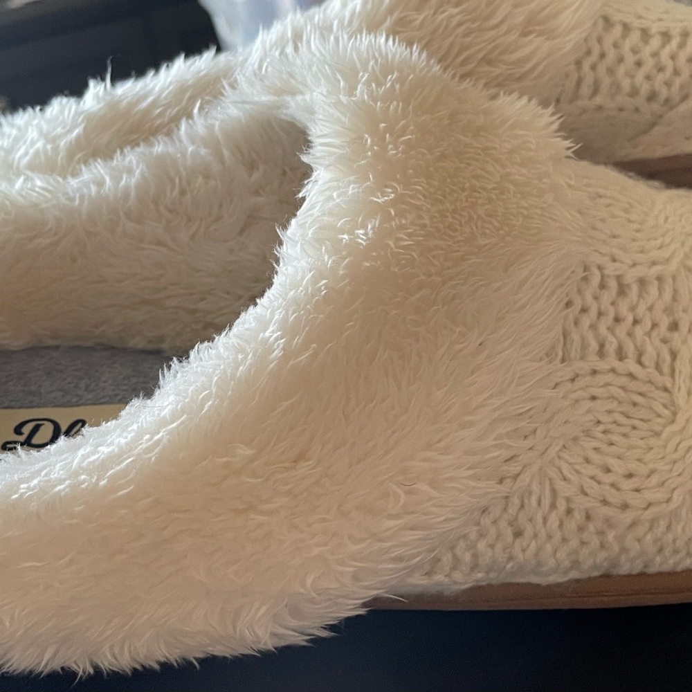 Comfy dearfoam house shoes/slippers